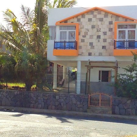 Chez Clenya Guesthouse La Ferme Luaran gambar