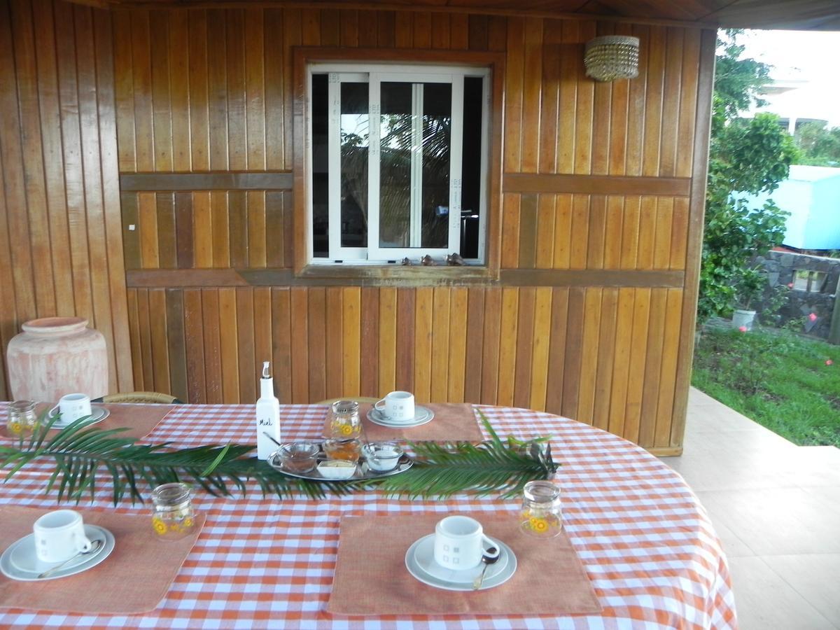 Chez Clenya Guesthouse La Ferme Luaran gambar
