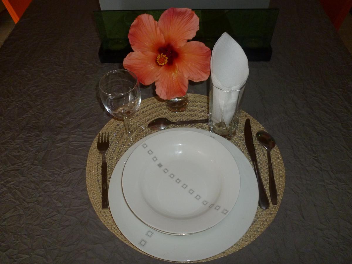Chez Clenya Guesthouse La Ferme Luaran gambar