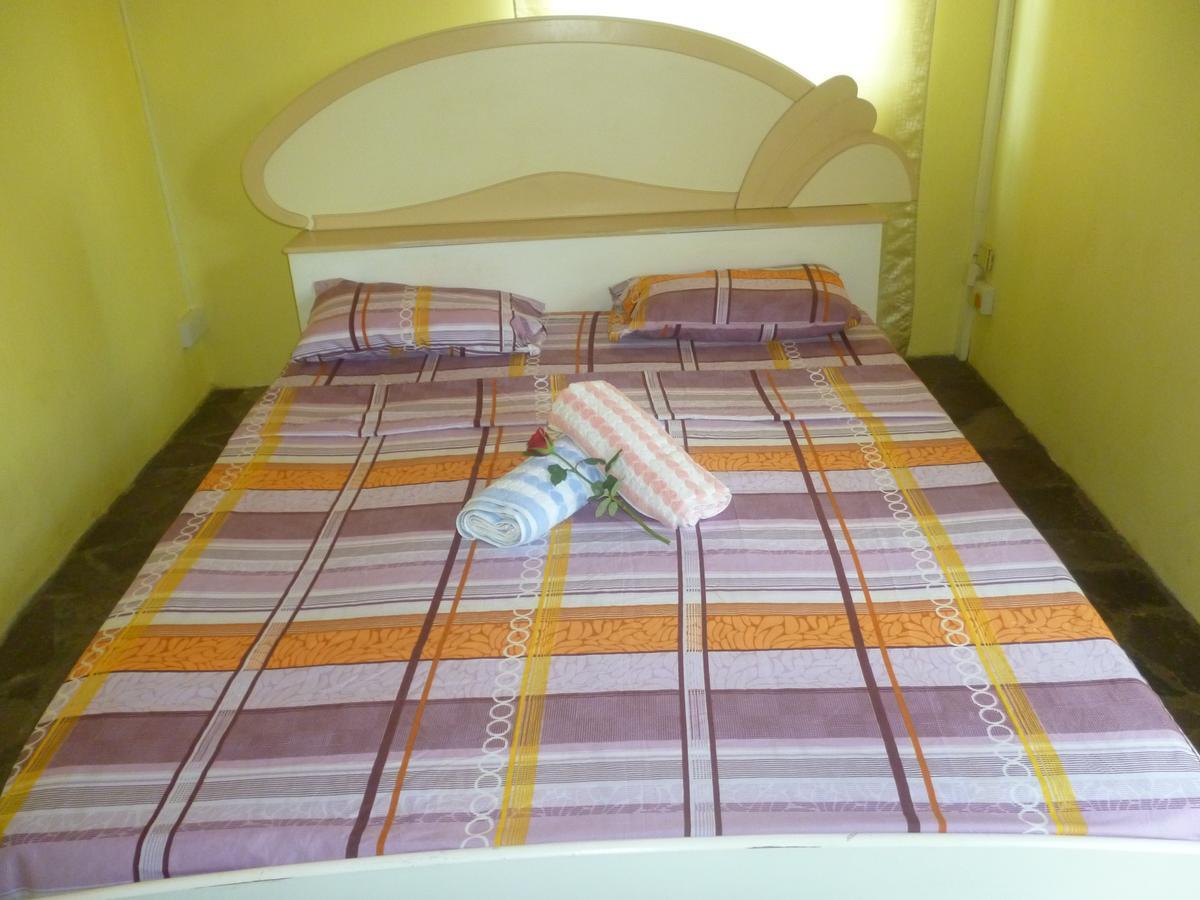 Chez Clenya Guesthouse La Ferme Luaran gambar
