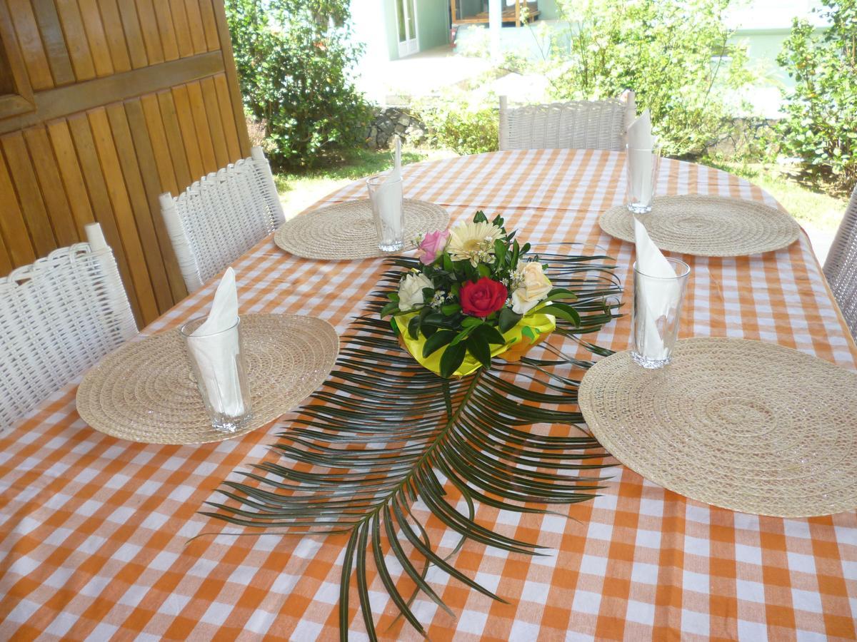 Chez Clenya Guesthouse La Ferme Luaran gambar