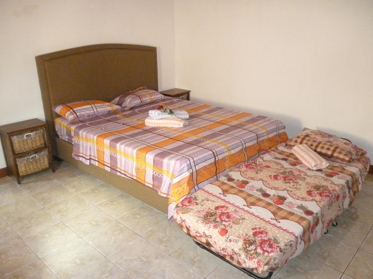 Chez Clenya Guesthouse La Ferme Luaran gambar