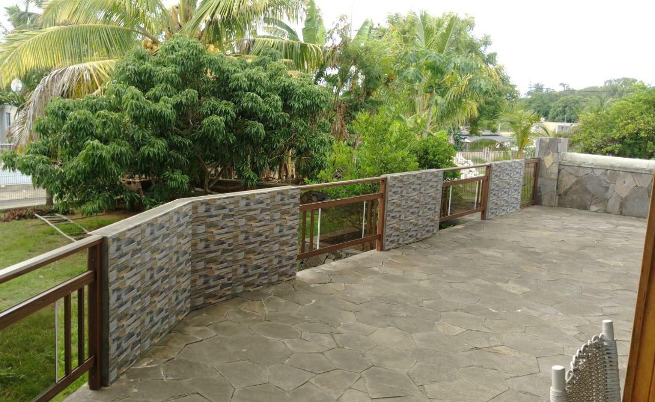 Chez Clenya Guesthouse La Ferme Luaran gambar