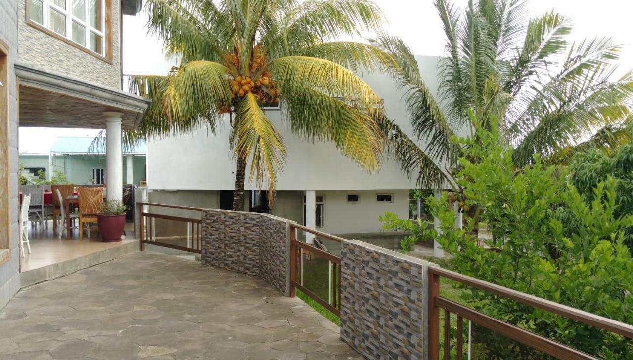 Chez Clenya Guesthouse La Ferme Luaran gambar
