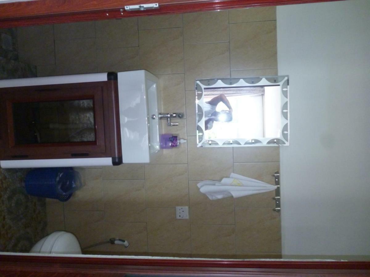 Chez Clenya Guesthouse La Ferme Luaran gambar